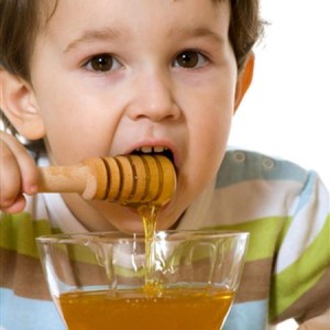 Kid eating honey